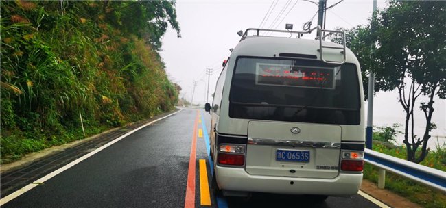 温州移动派出协助现场调度的应急通信指挥车