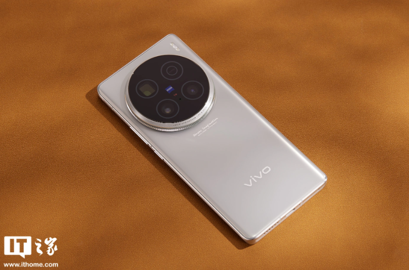 ▲ IT之家开箱：vivo X100 Ultra「钛色」