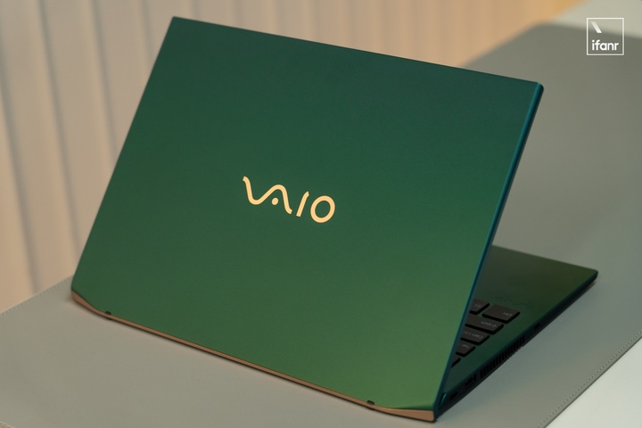 VAIO SX14-R 体验：碳纤维的艺术，轻到极致