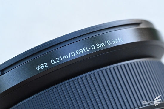 索尼SEL2470GM2对焦距离以及滤镜口径标识