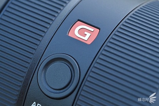 索尼SEL2470GM2红G标识和对焦保持按钮