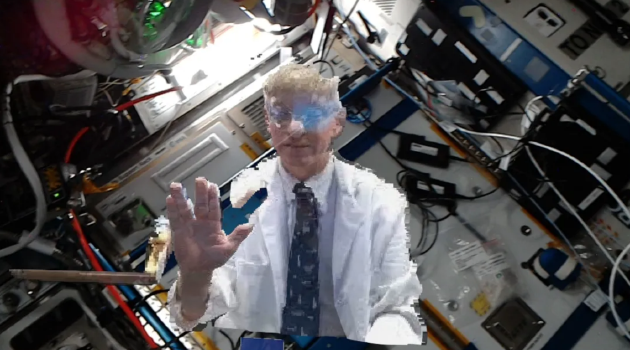 2021年10月8日，NASA飞行医生Josef Schmid在国际空间站上进行了太空问候。